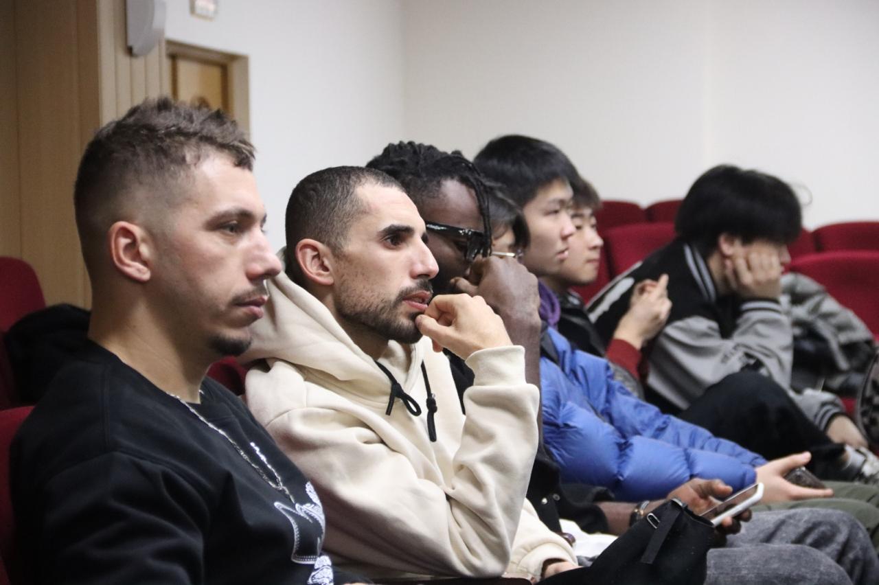 В Махачкале с иностранными студентами состоялся «Разговор о русской культуре и языке на дагестанской земле»